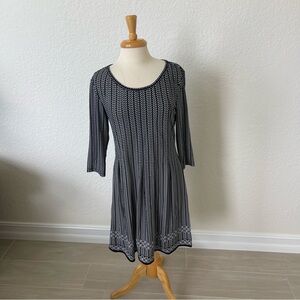 Max Studio Black and White Long Sleeve Dress